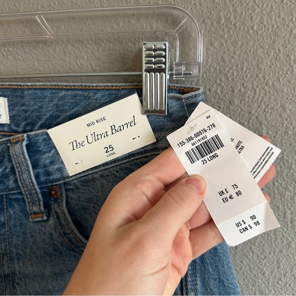 NWT Abercrombie & Fitch Mid Rise The Ultra Barrel Jeans 25 long - Picture 5 of 12